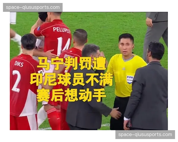 马赛球员不满判罚累积两张黄牌被罚下，球队少一人作战